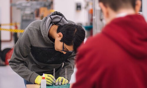 Machine Learning Hands-On Python & R In Data Science